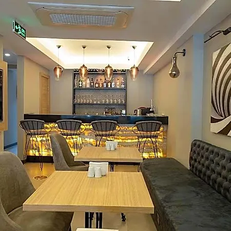 Aparthotel Alesta Midtown 4*