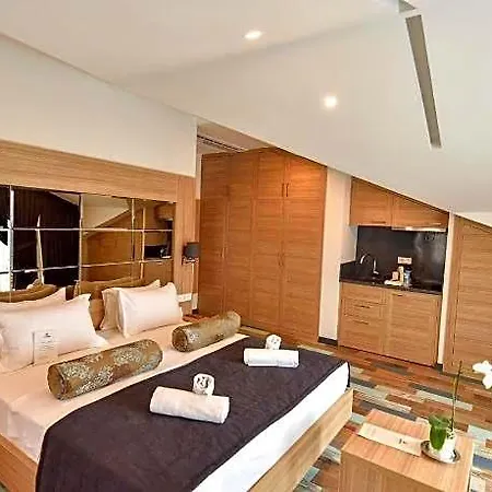 Alesta Midtown Aparthotel 4*