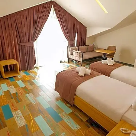 Alesta Midtown Aparthotel 4*