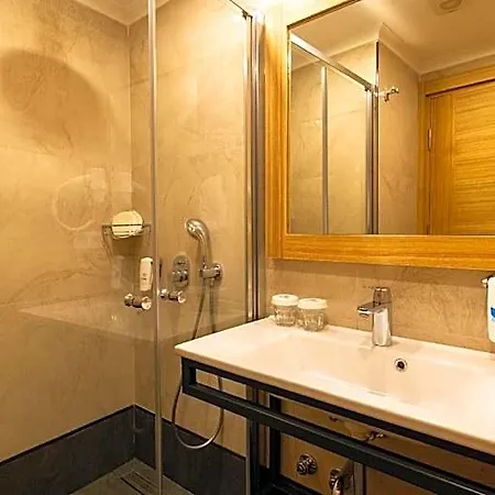 Alesta Midtown Aparthotel