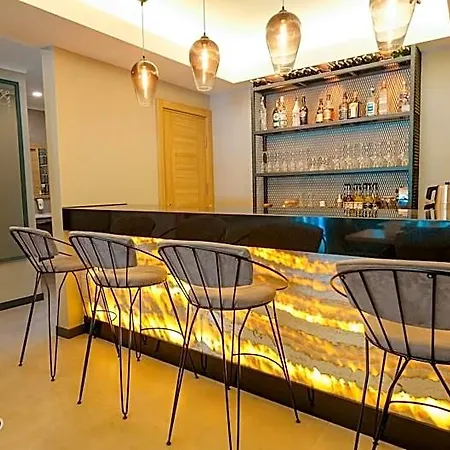 Aparthotel Alesta Midtown 4*